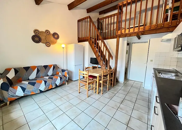 Jolie D'angle Pour 5 Couchages, Clim Sejour, Terrasse, Parking Dans Securisee Piscine Commune 400m De La Lrjp16 *